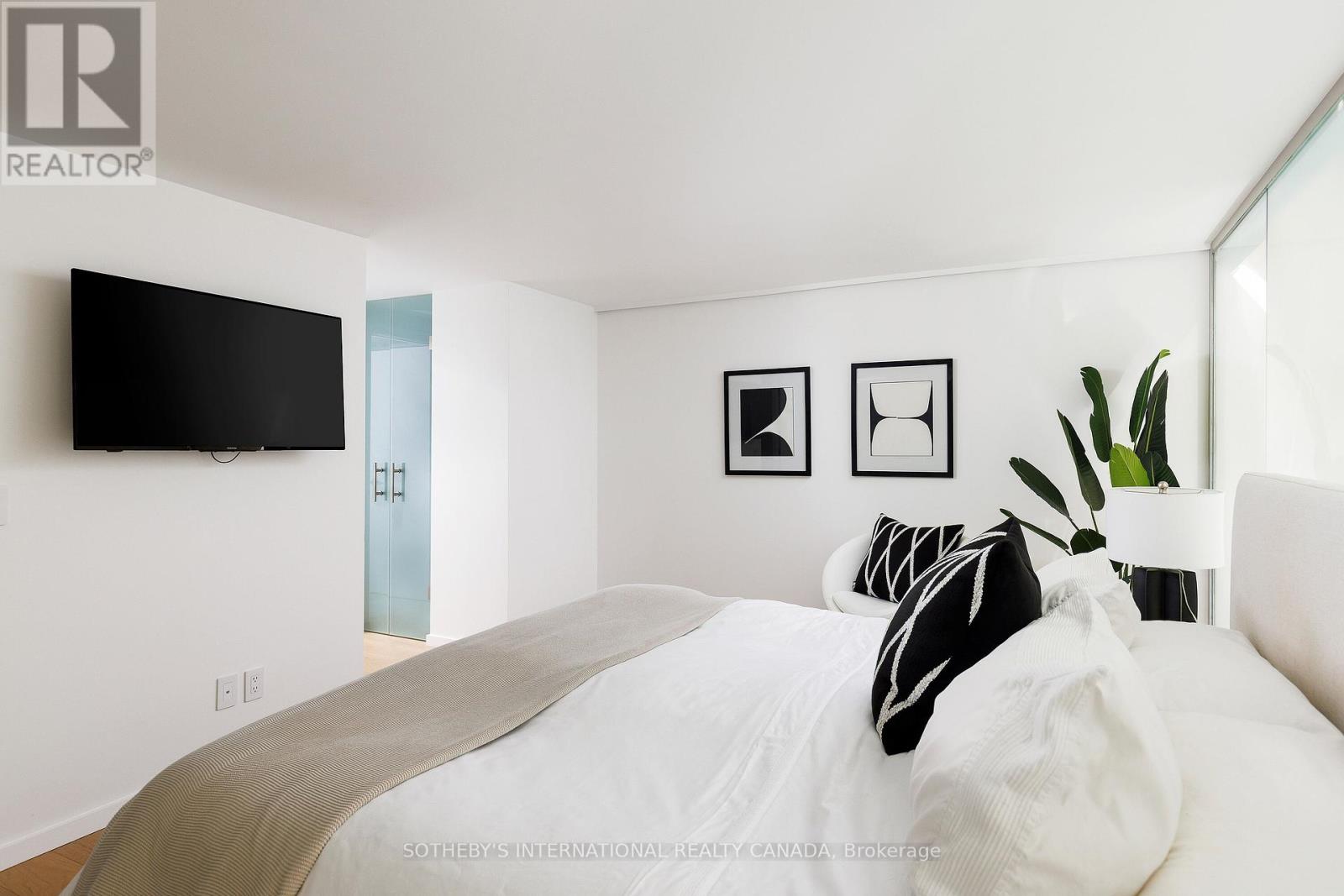 Ph 912 - 82 Lombard Street, Toronto, Ontario  M5C 2S8 - Photo 18 - C12145464