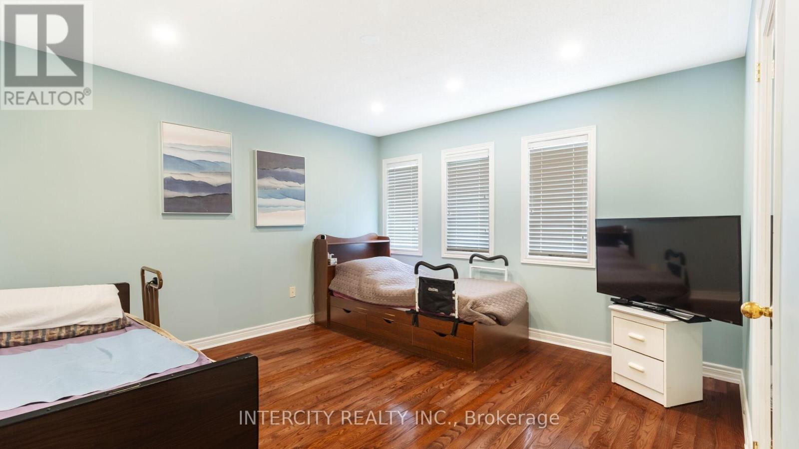 16 Venice Gate Drive, Vaughan, Ontario  L4H 0E7 - Photo 31 - N12186557