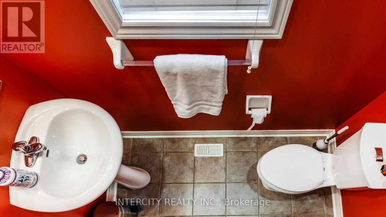 16 Venice Gate Drive, Vaughan, Ontario  L4H 0E7 - Photo 6 - N12186557