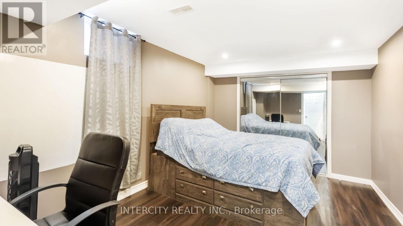 16 Venice Gate Drive, Vaughan, Ontario  L4H 0E7 - Photo 36 - N12186557