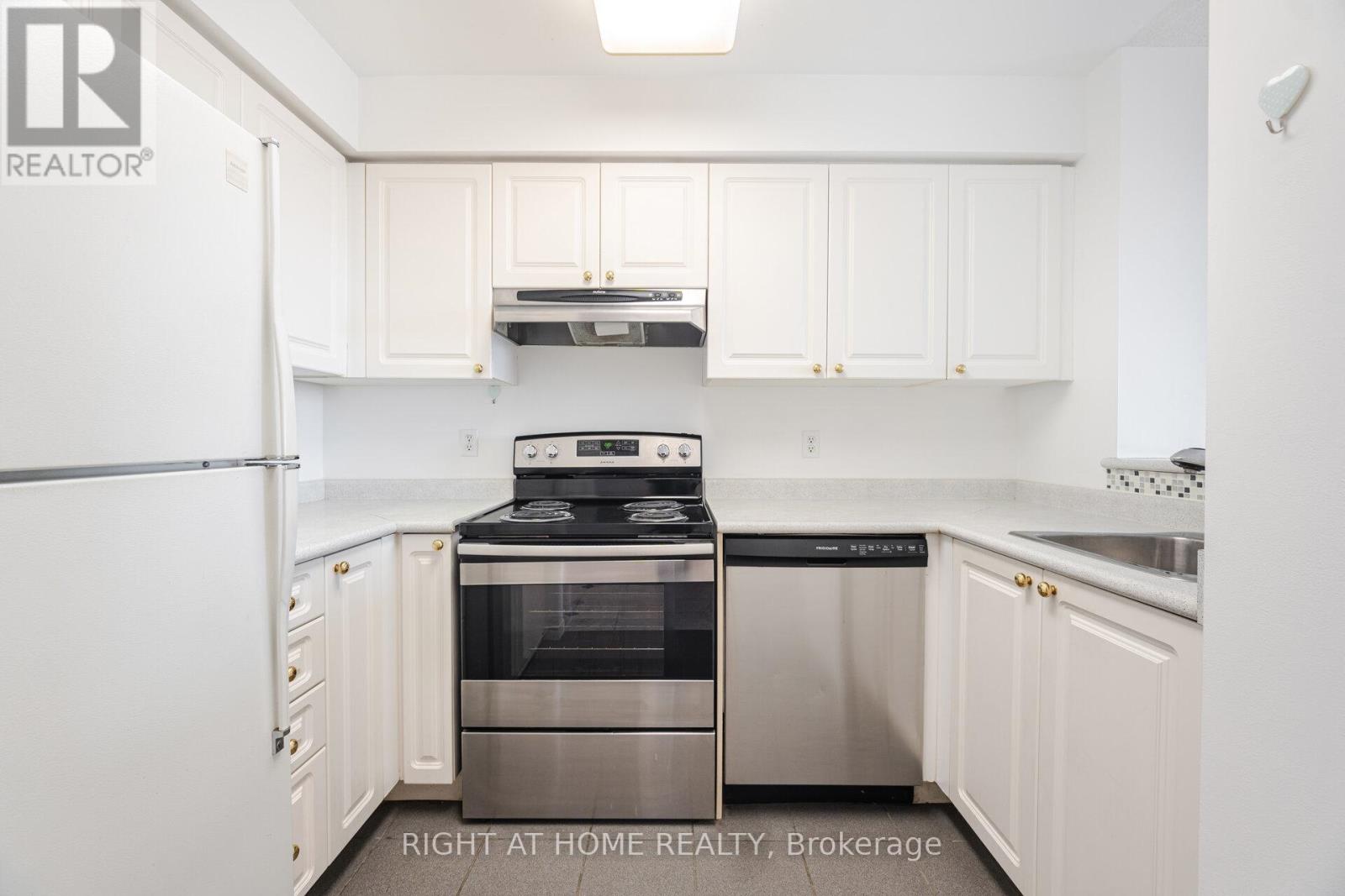 Lph09 - 8 Pemberton Avenue, Toronto (Newtonbrook East), Ontario  M2M 1Y1 - Photo 19 - C12061677