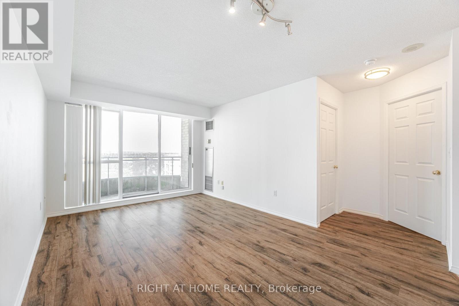 Lph09 - 8 Pemberton Avenue, Toronto (Newtonbrook East), Ontario  M2M 1Y1 - Photo 12 - C12061677