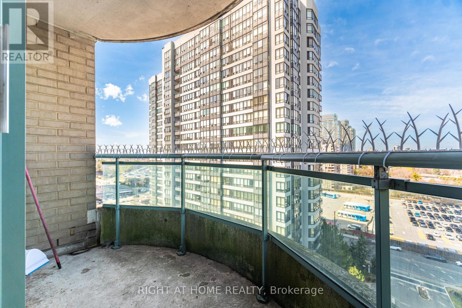 Lph09 - 8 Pemberton Avenue, Toronto (Newtonbrook East), Ontario  M2M 1Y1 - Photo 26 - C12061677