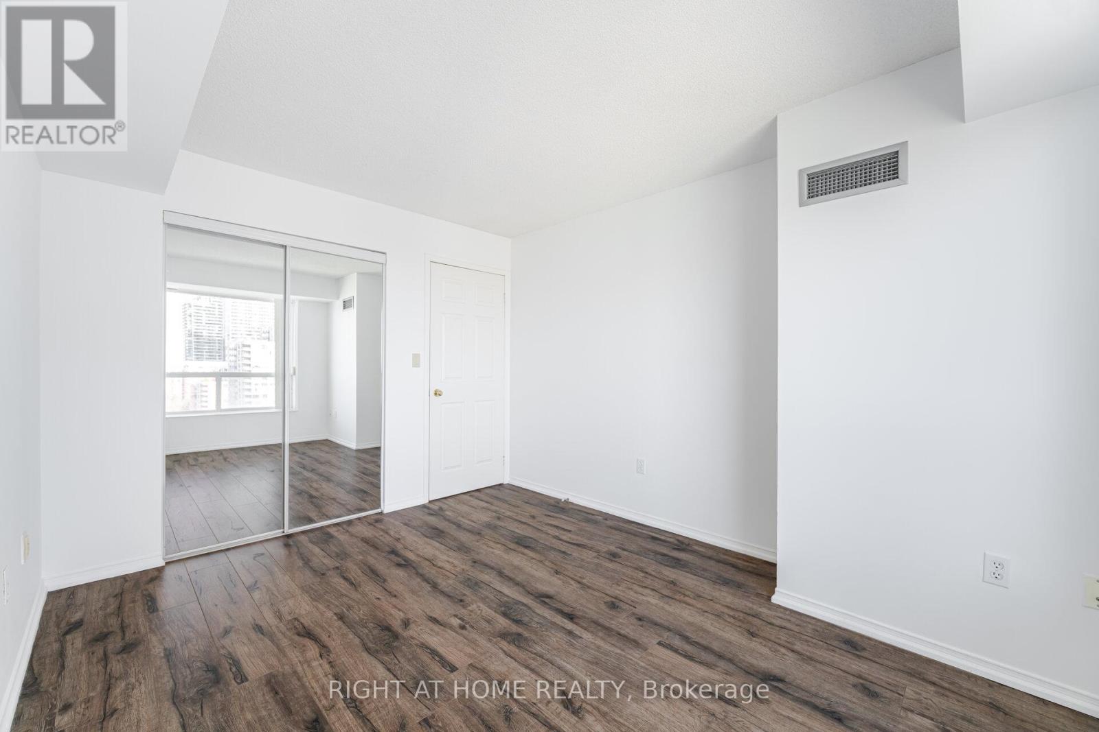 Lph09 - 8 Pemberton Avenue, Toronto (Newtonbrook East), Ontario  M2M 1Y1 - Photo 23 - C12061677