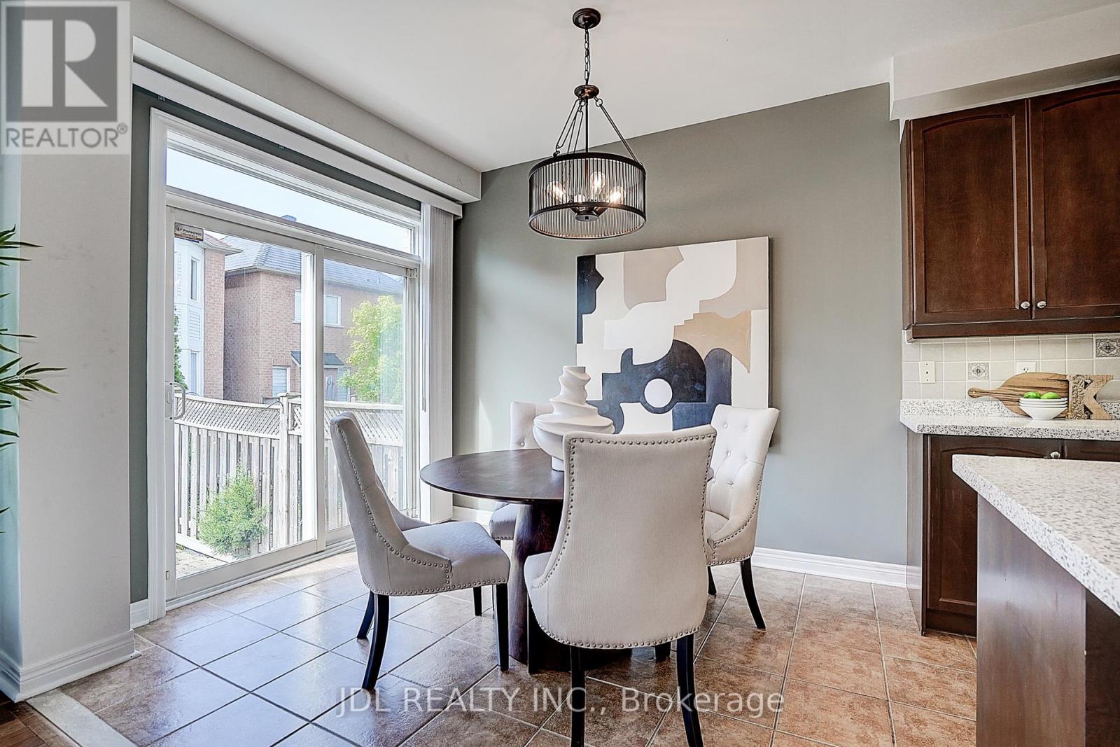 64 Pillar Rock Crescent, Markham (Victoria Manor-Jennings Gate), Ontario  L6C 3H4 - Photo 15 - N12182977