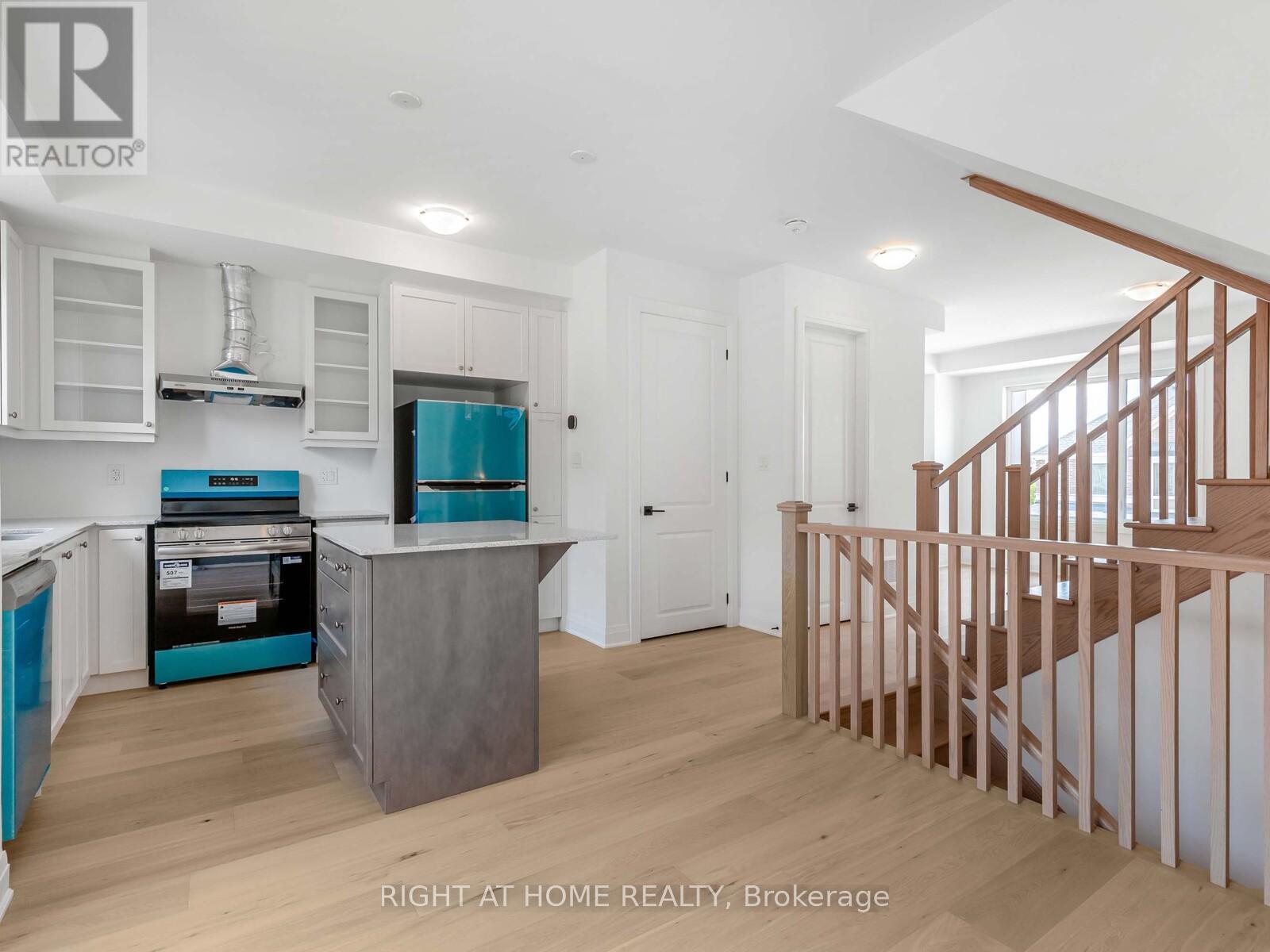 3 Wisla Avenue, Markham, Ontario  L6C 3M1 - Photo 11 - N12186637