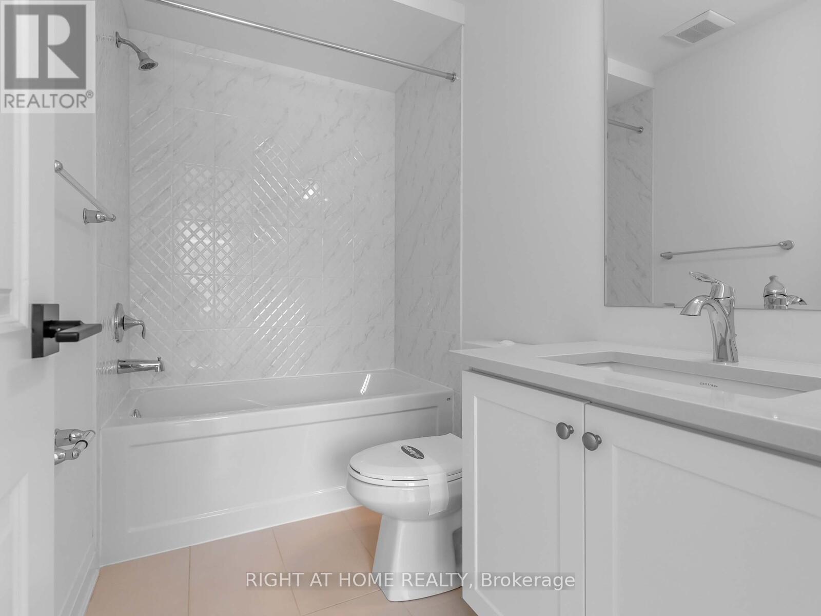 3 Wisla Avenue, Markham, Ontario  L6C 3M1 - Photo 4 - N12186637