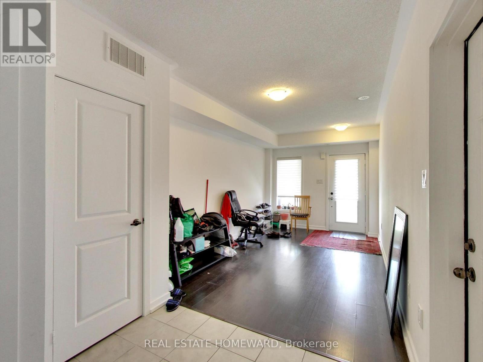 21 Cornerbank Crescent, Whitchurch-Stouffville, Ontario  L4A 1X1 - Photo 5 - N12186639