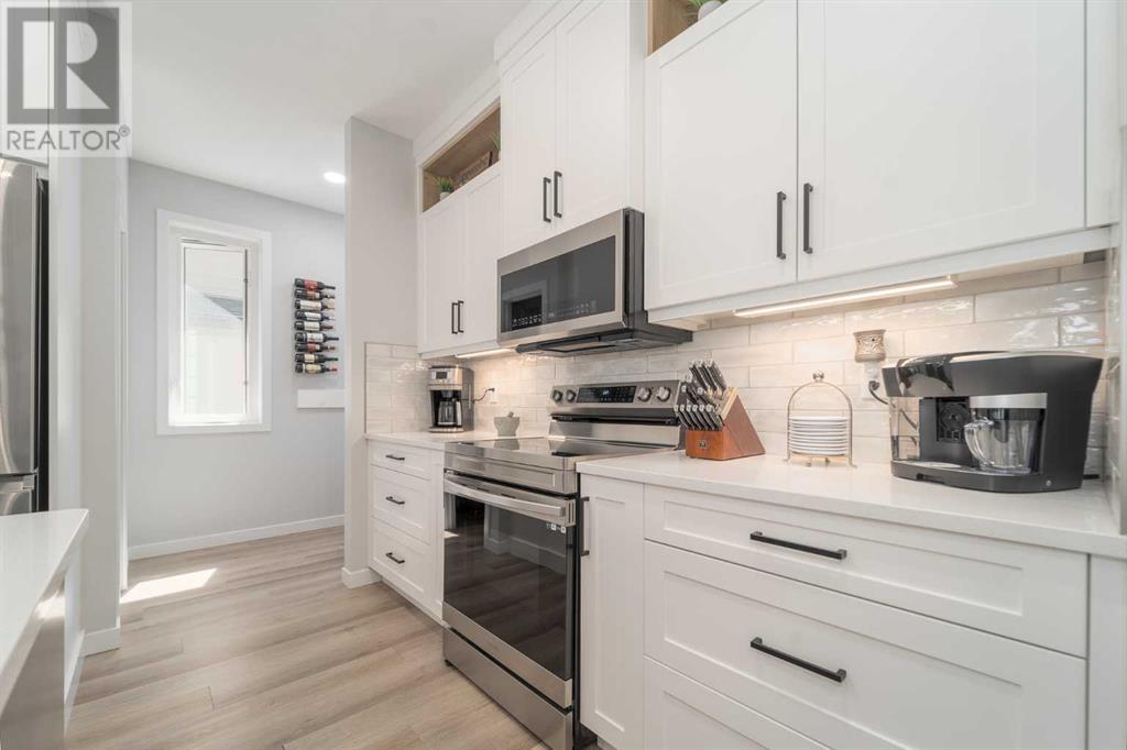Property at 841 Devonia Circle W image 5