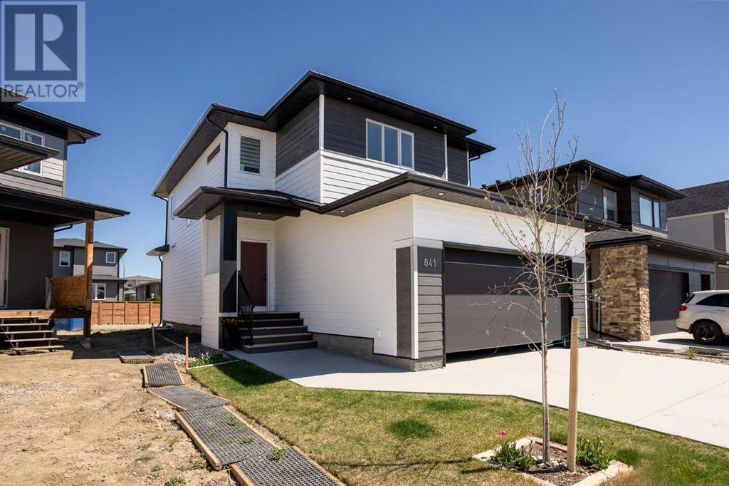 Property at 841 Devonia Circle W image 2