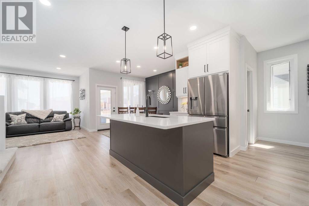 Property at 841 Devonia Circle W image 3