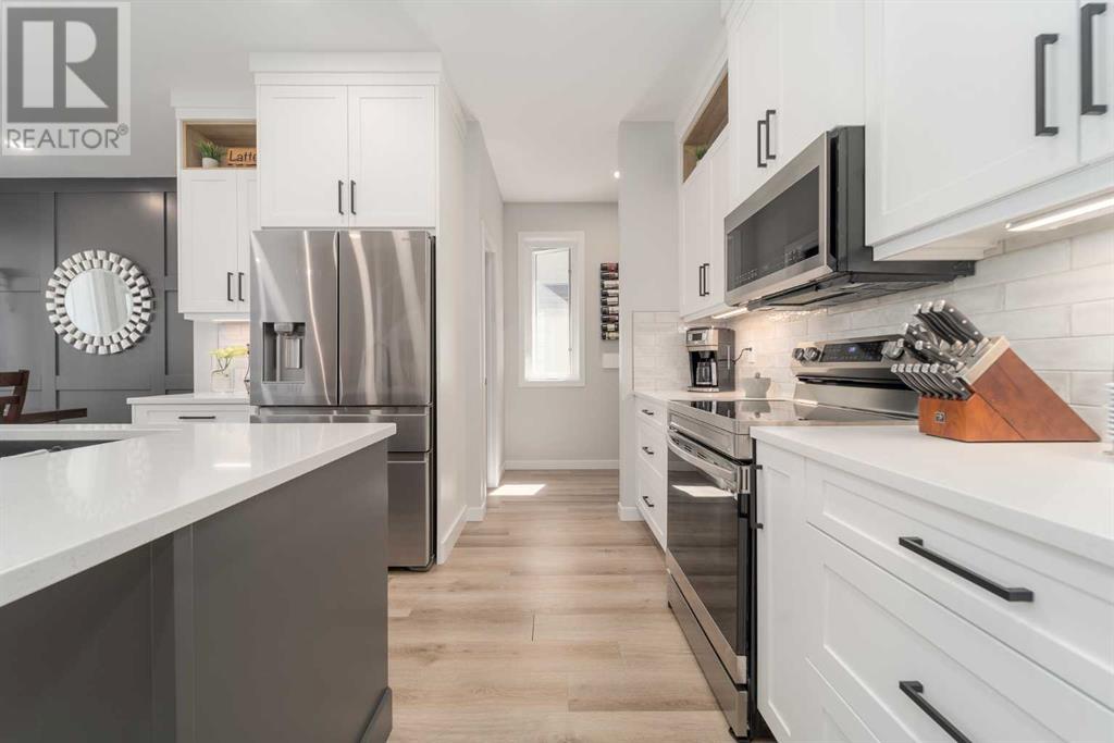 Property at 841 Devonia Circle W image 4