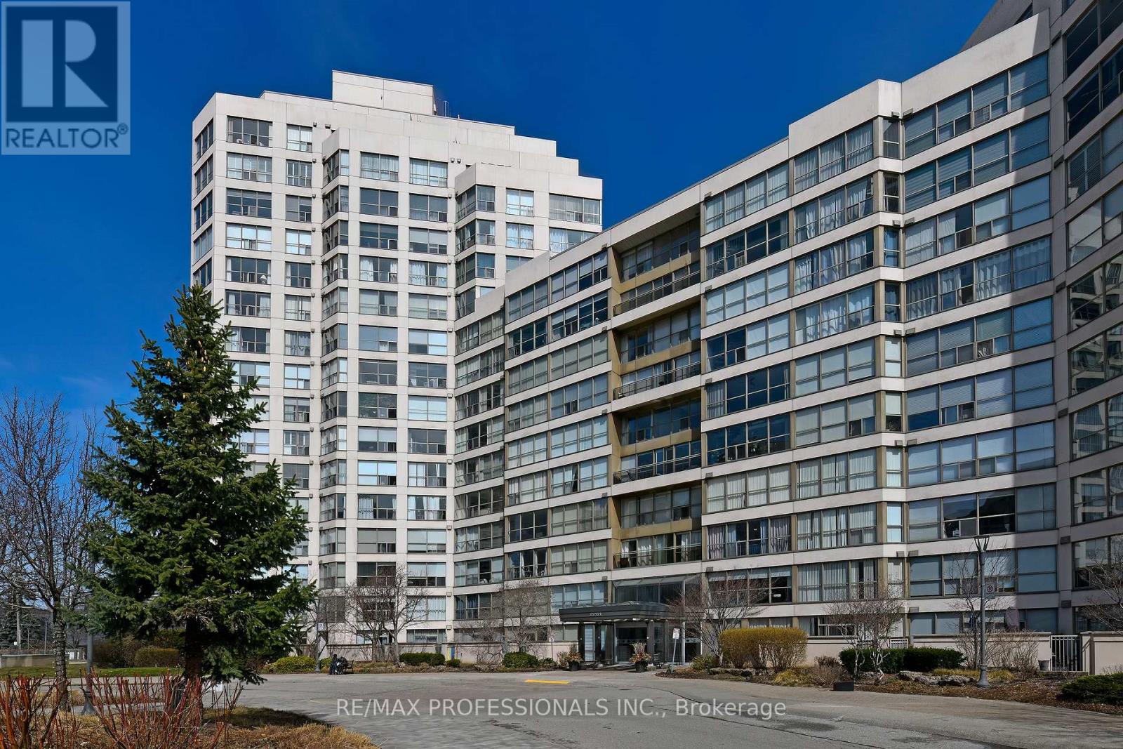 528 - 2261 Lakeshore Boulevard W, Toronto, Ontario  M8V 3X1 - Photo 1 - W12186627