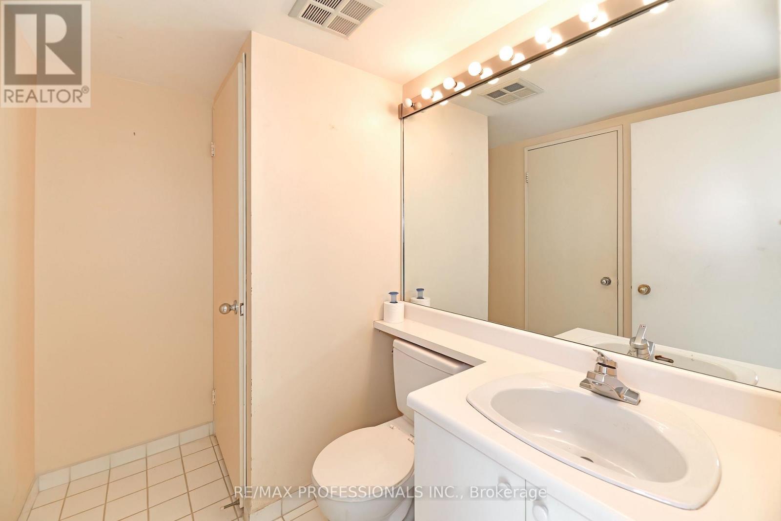 528 - 2261 Lakeshore Boulevard W, Toronto, Ontario  M8V 3X1 - Photo 11 - W12186627