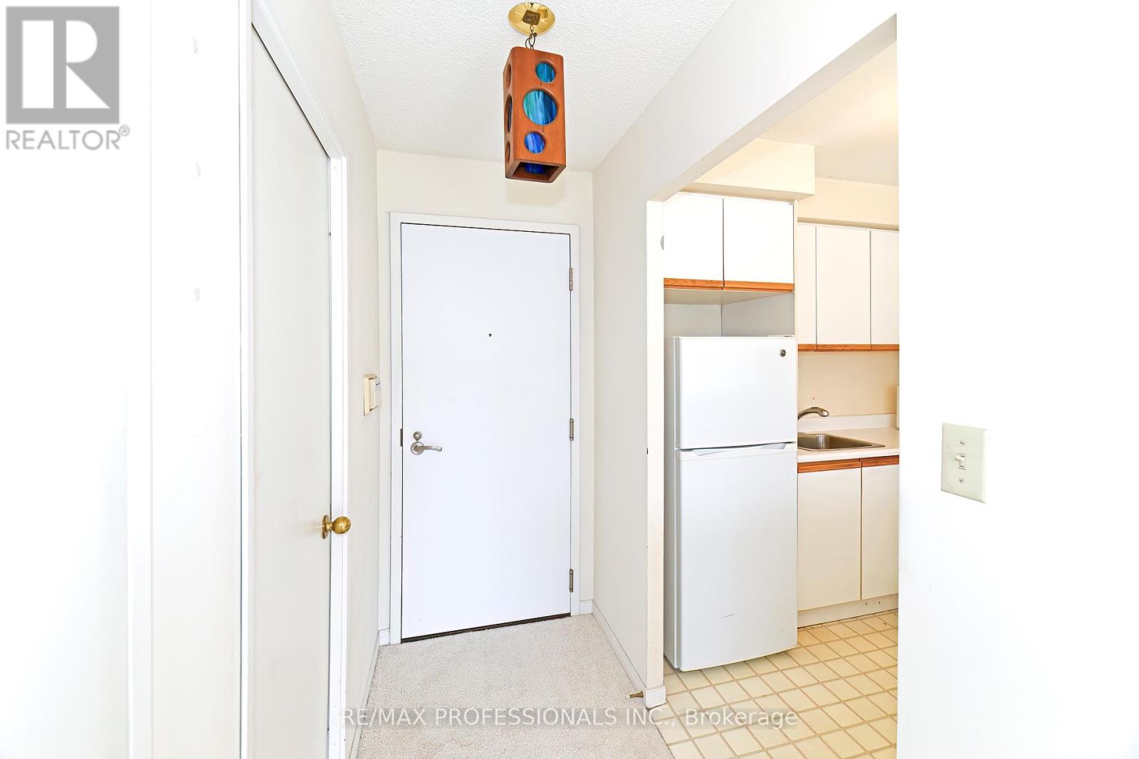 528 - 2261 Lakeshore Boulevard W, Toronto, Ontario  M8V 3X1 - Photo 2 - W12186627