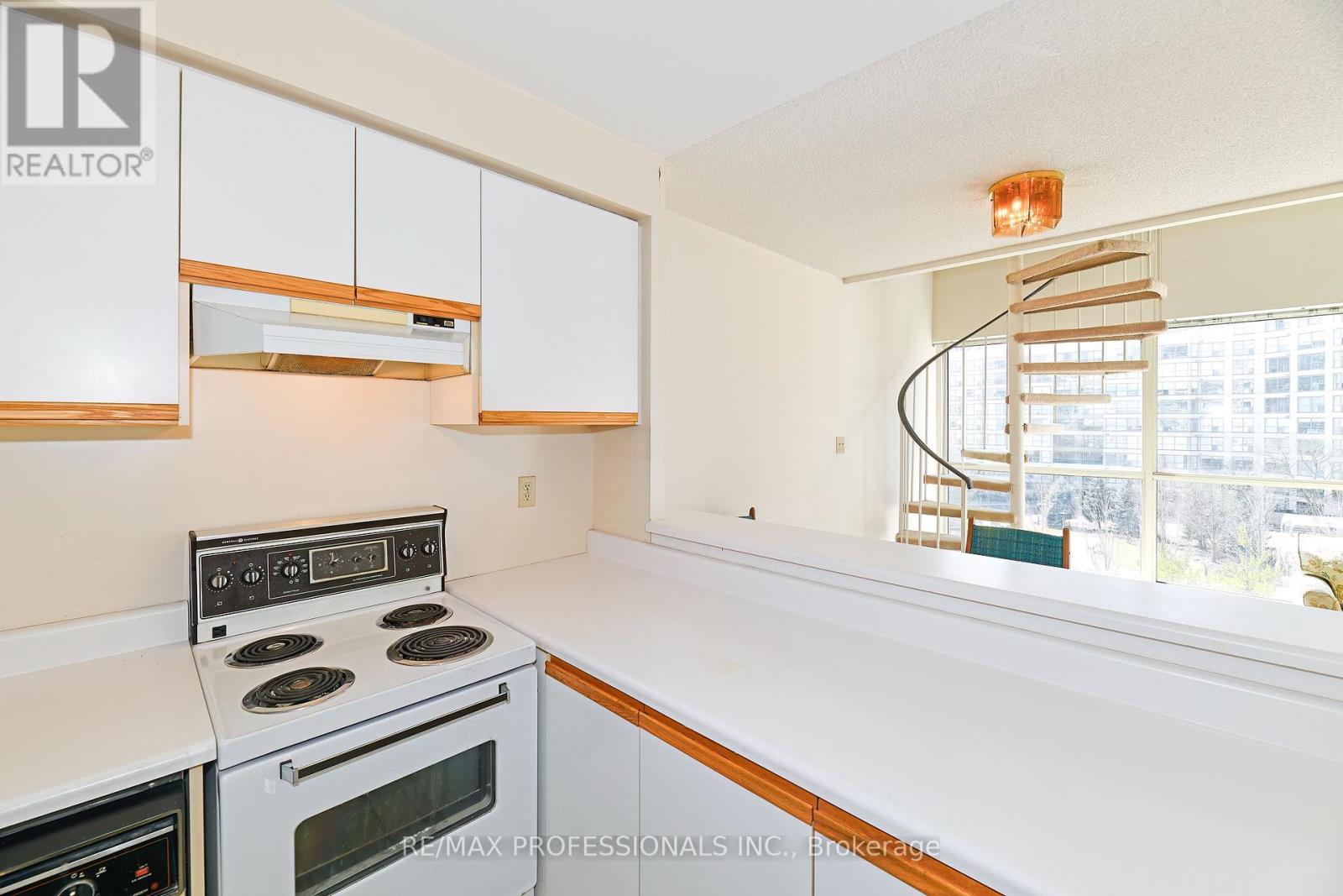 528 - 2261 Lakeshore Boulevard W, Toronto, Ontario  M8V 3X1 - Photo 9 - W12186627