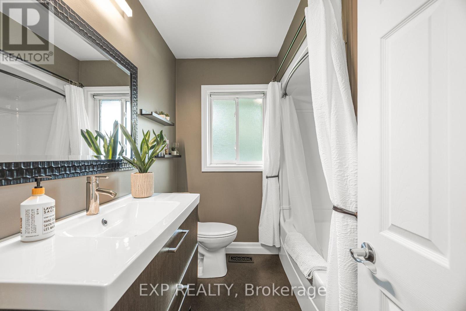 190 Ross Avenue, Kitchener, Ontario  N2A 1V6 - Photo 24 - X12186642