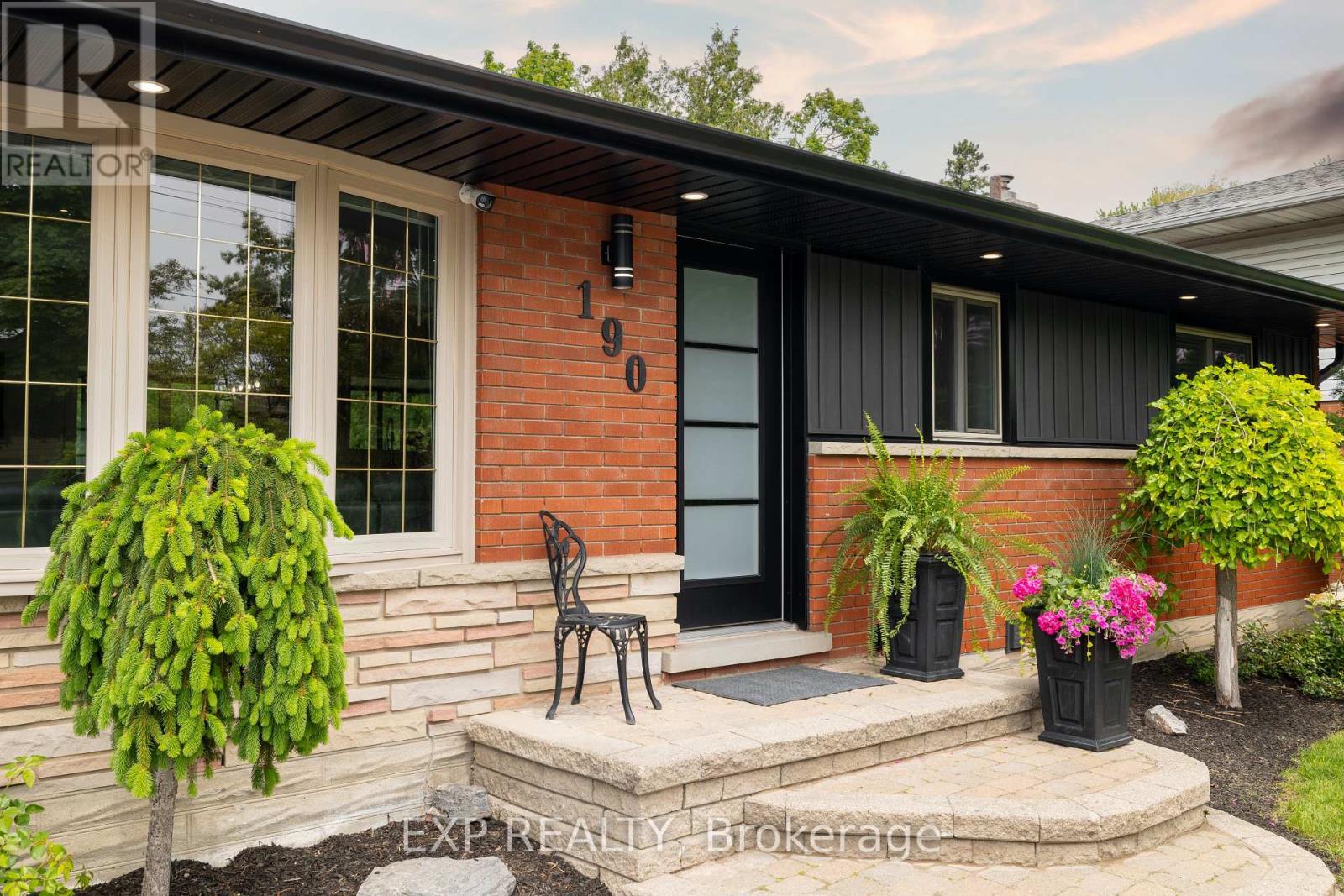 190 Ross Avenue, Kitchener, Ontario  N2A 1V6 - Photo 3 - X12186642