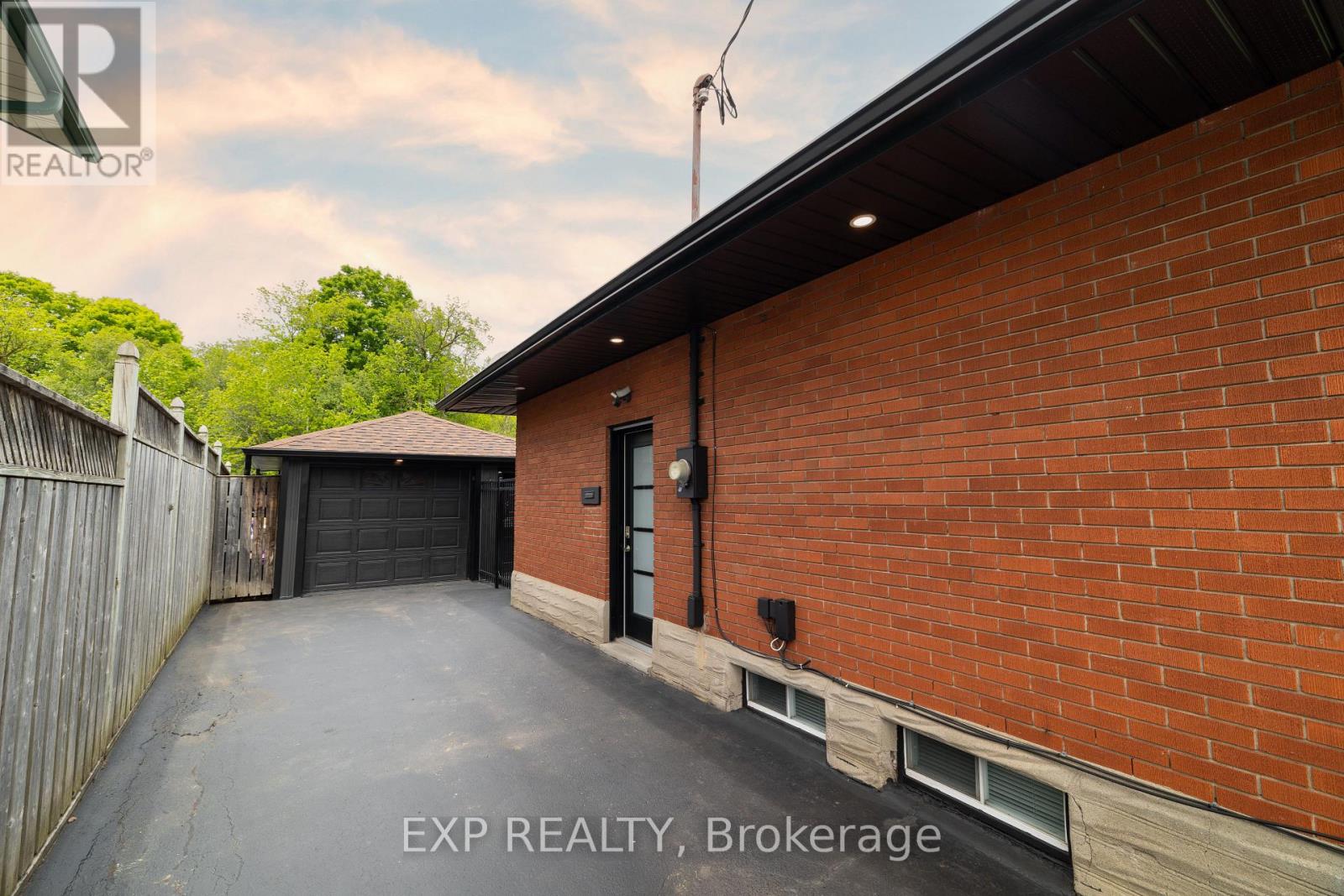 190 Ross Avenue, Kitchener, Ontario  N2A 1V6 - Photo 4 - X12186642