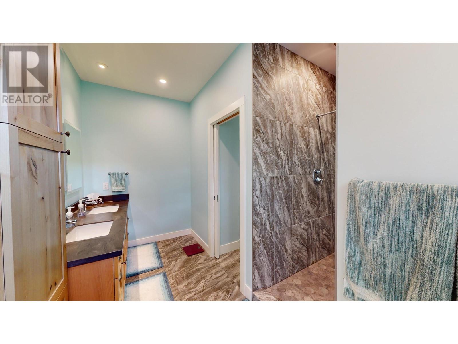 2475 Colin Crescent, Trail, British Columbia  V1R 4T4 - Photo 17 - 10350212
