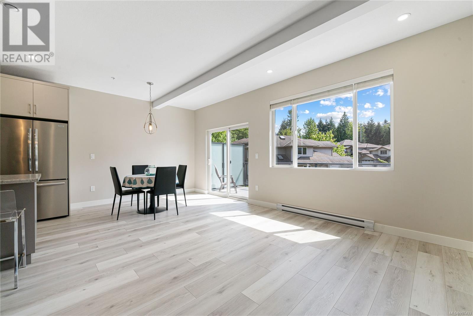 Property at 3 544 Cook St image 3