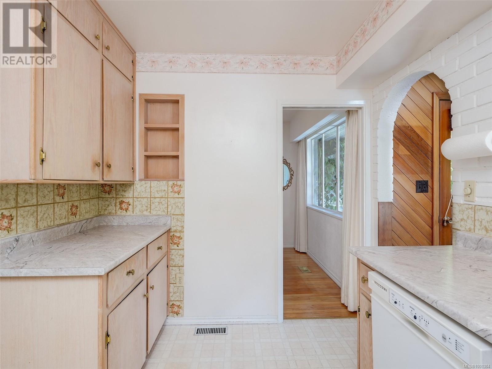 4320 Cedar Hill Rd, Saanich, British Columbia  V8N 3C5 - Photo 14 - 1001384