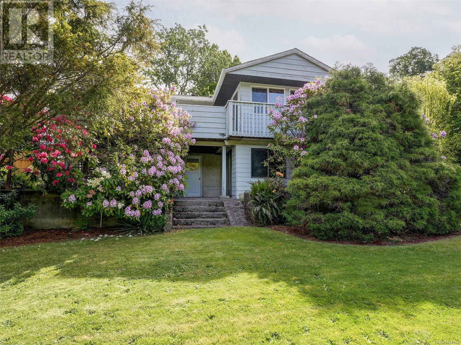 4320 Cedar Hill Rd, Saanich, British Columbia  V8N 3C5 - Photo 4 - 1001384