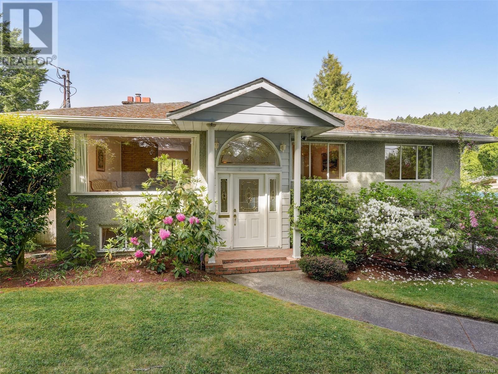 4320 Cedar Hill Rd, Saanich, British Columbia  V8N 3C5 - Photo 2 - 1001384