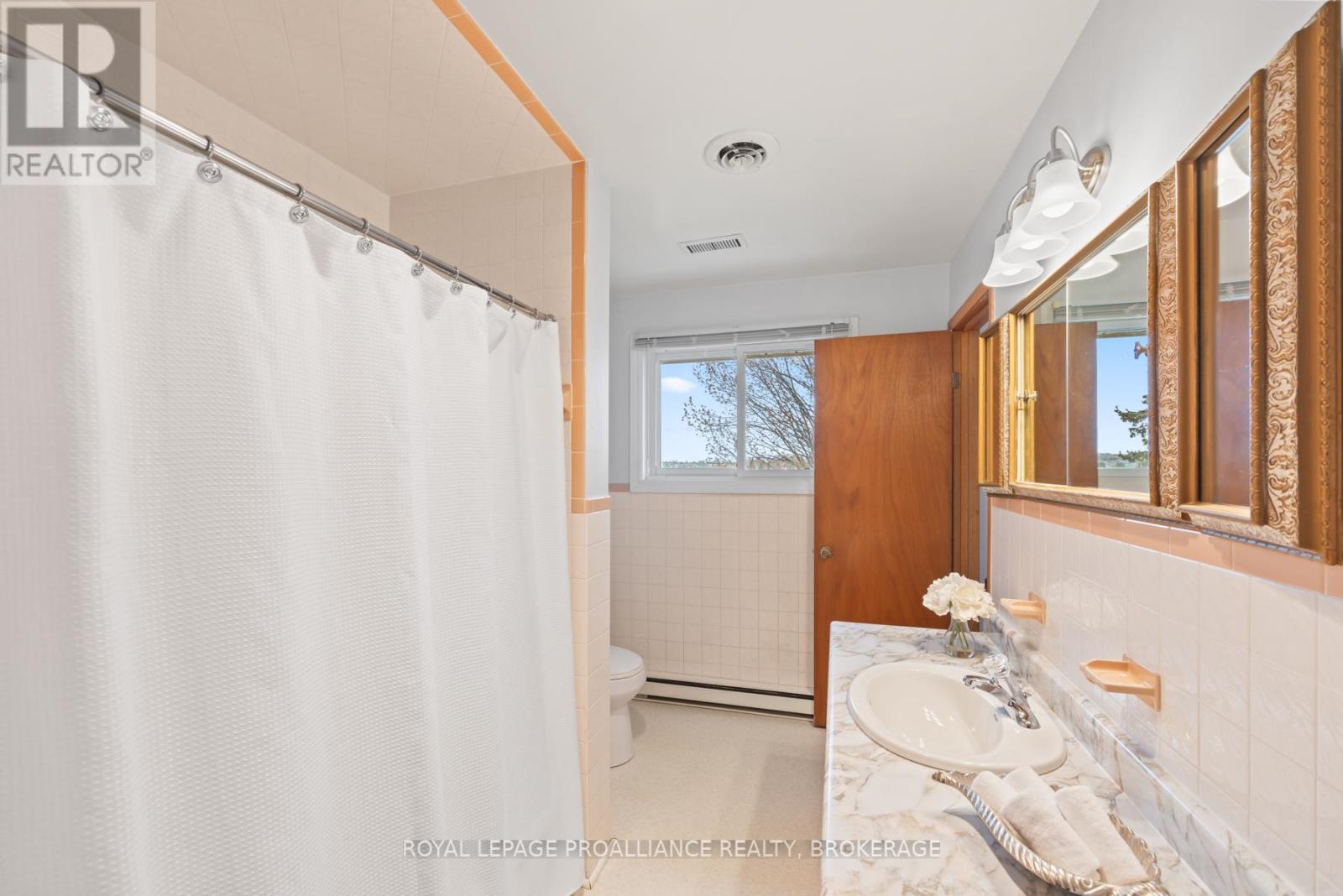 143 Clark Drive, Front Of Leeds & Seeleys Bay, Ontario  K7G 2V5 - Photo 23 - X12116018