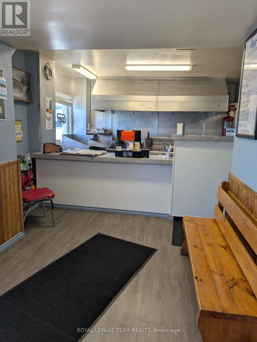 11 Buell Street, Brockville, Ontario  K6V 4X9 - Photo 5 - X12186645