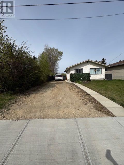 Property at 6308 61 Avenue image 3