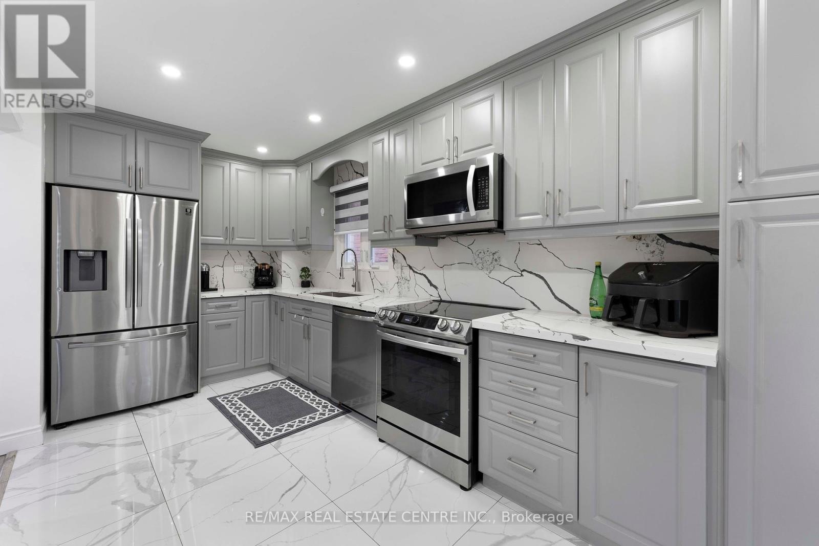 44 Abelard Avenue, Brampton, Ontario  L6Y 2K8 - Photo 13 - W12186679