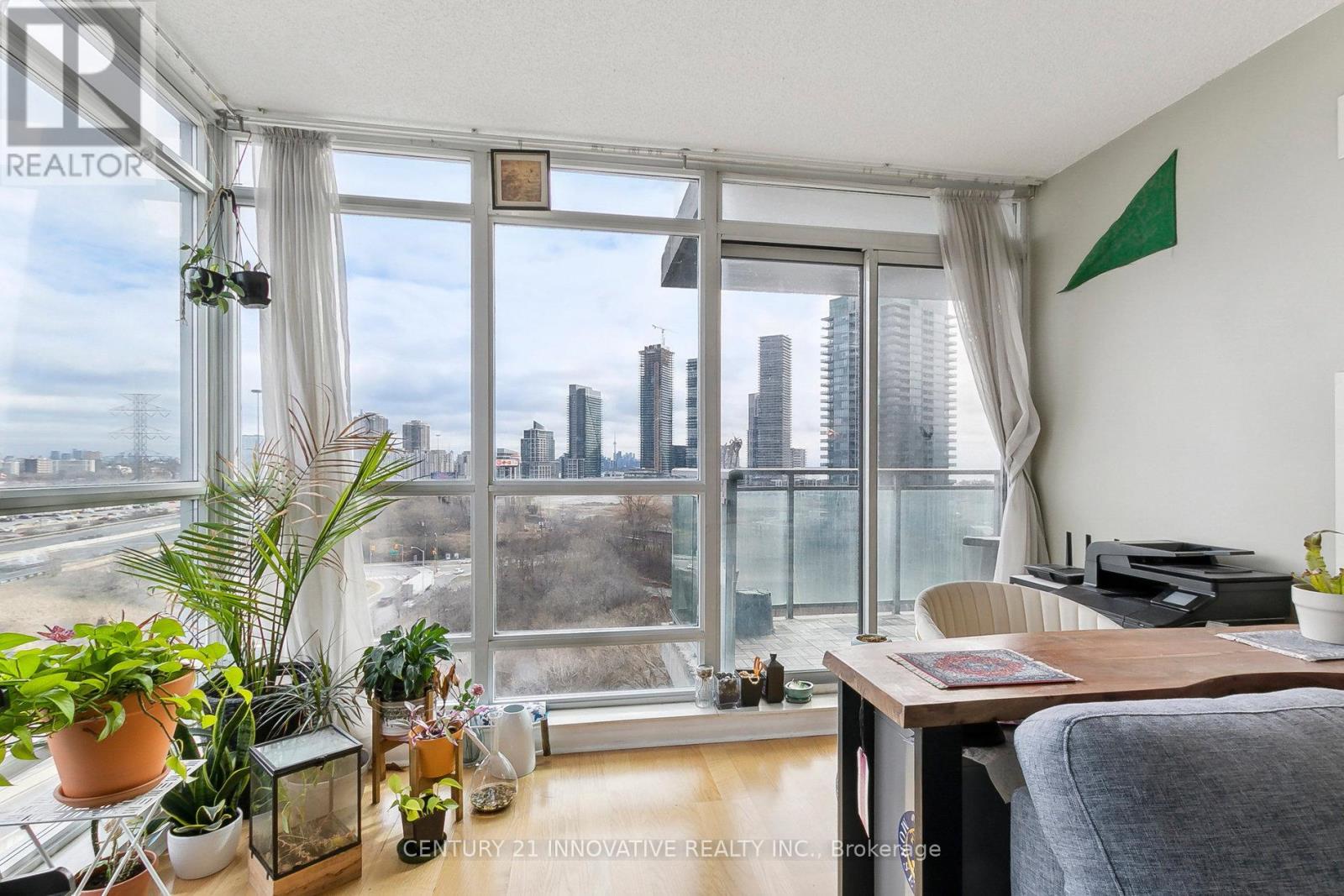 1005 - 185 Legion Road N, Toronto, Ontario  M8Y 0A1 - Photo 10 - W12186705