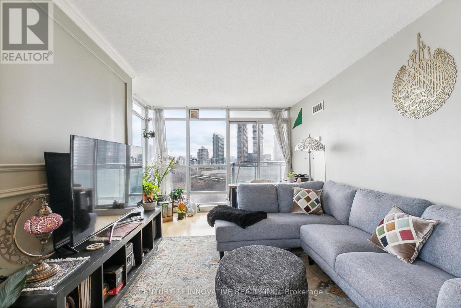 1005 - 185 Legion Road N, Toronto, Ontario  M8Y 0A1 - Photo 8 - W12186705