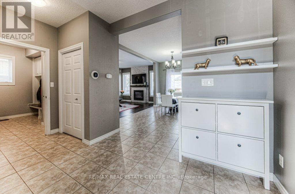 950 Pebblecreek Court, Kitchener, Ontario  N2A 0C5 - Photo 7 - X12186698