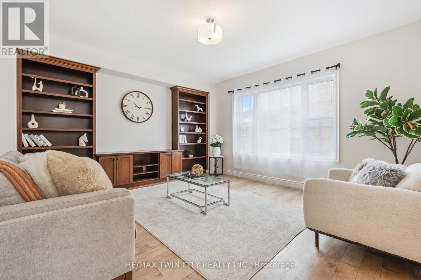 450 Applegate Court, Waterloo, Ontario  N2T 0A9 - Photo 8 - X12186704