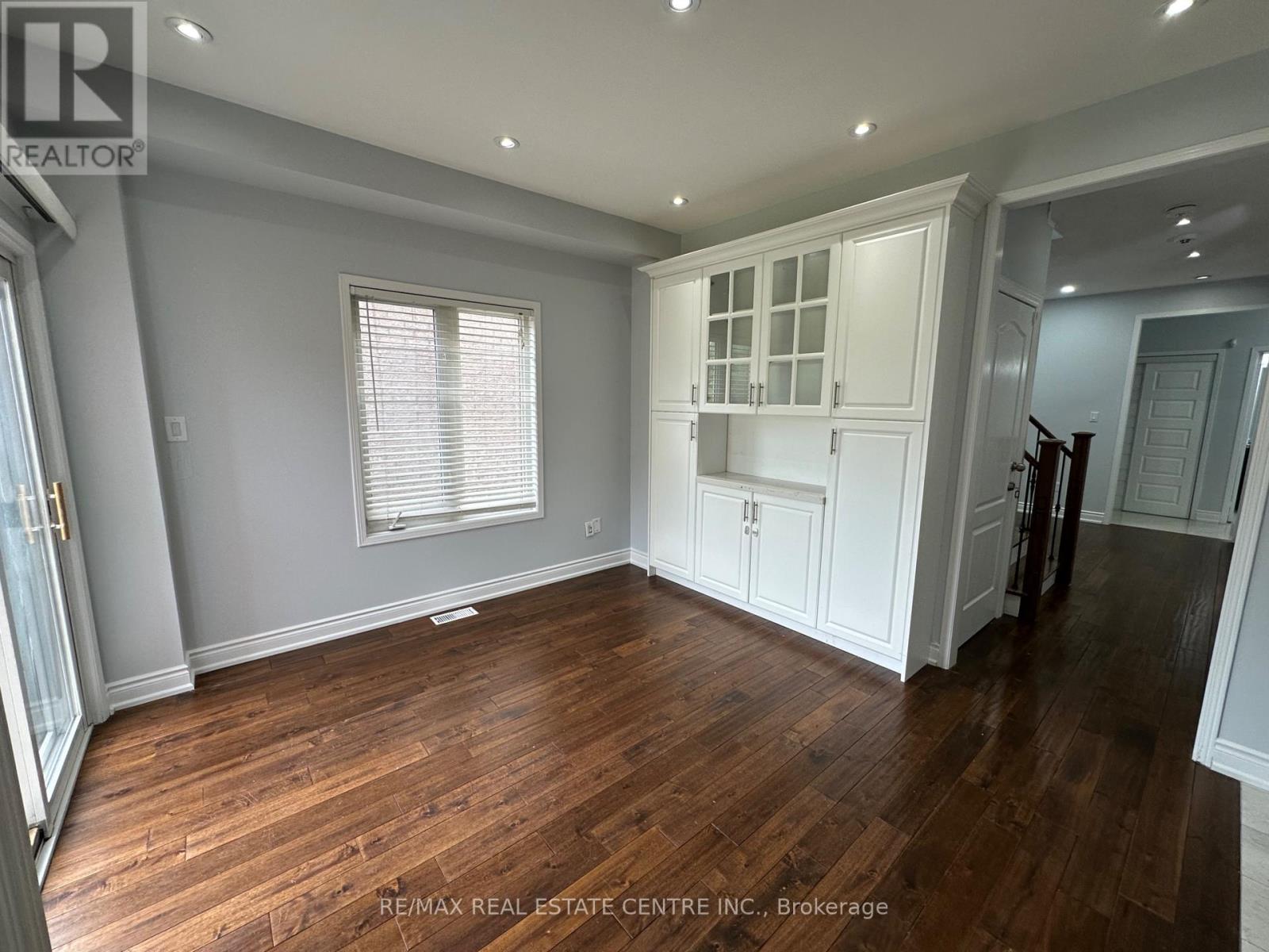 Upper - 3178 Oakview Road, Mississauga, Ontario  L5N 7N9 - Photo 12 - W12186687