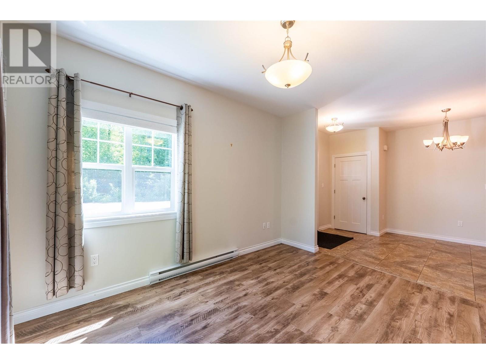 2011 PERRIER Road Unit# 102, Nelson, BC V1L6Y8