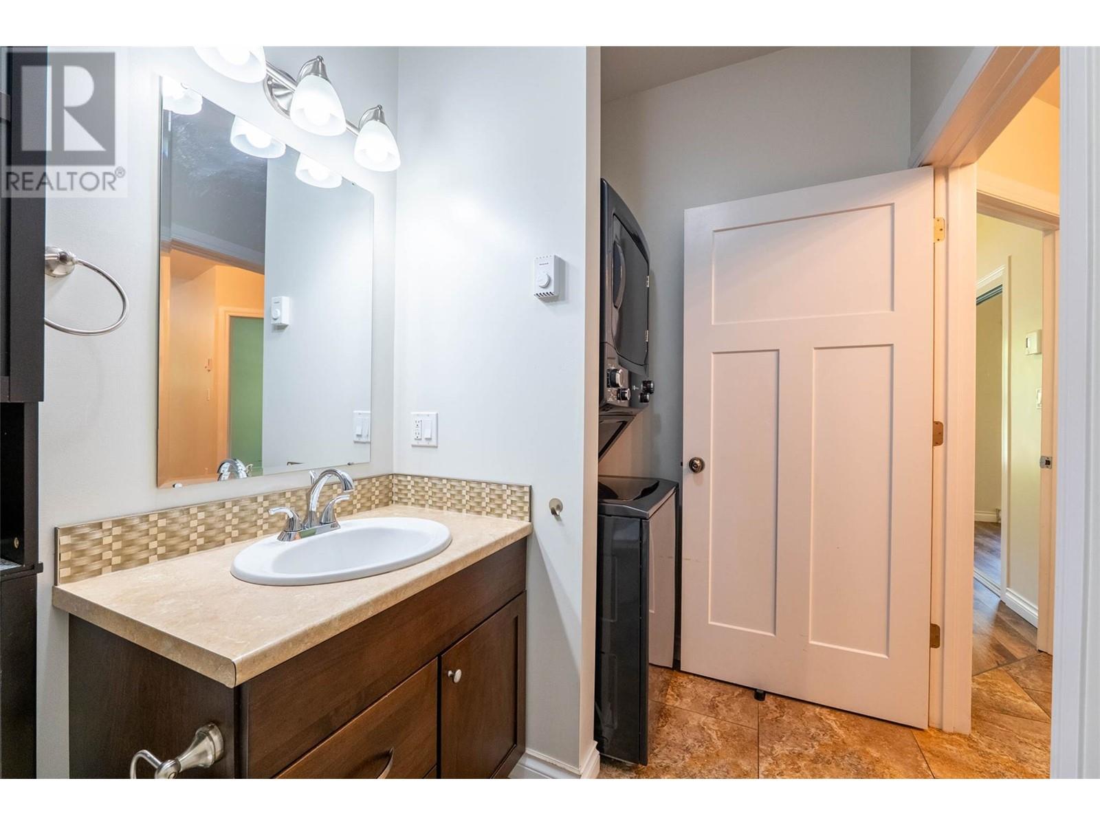 2011 PERRIER Road Unit# 102, Nelson, BC V1L6Y8