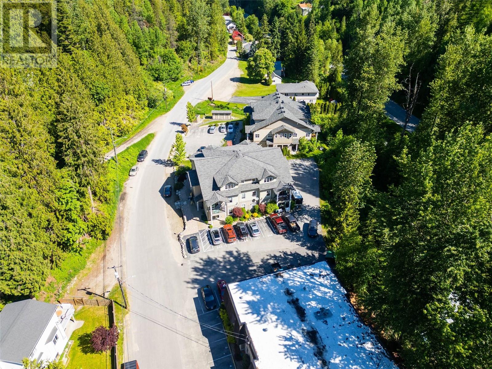 2011 PERRIER Road Unit# 102, Nelson, BC V1L6Y8