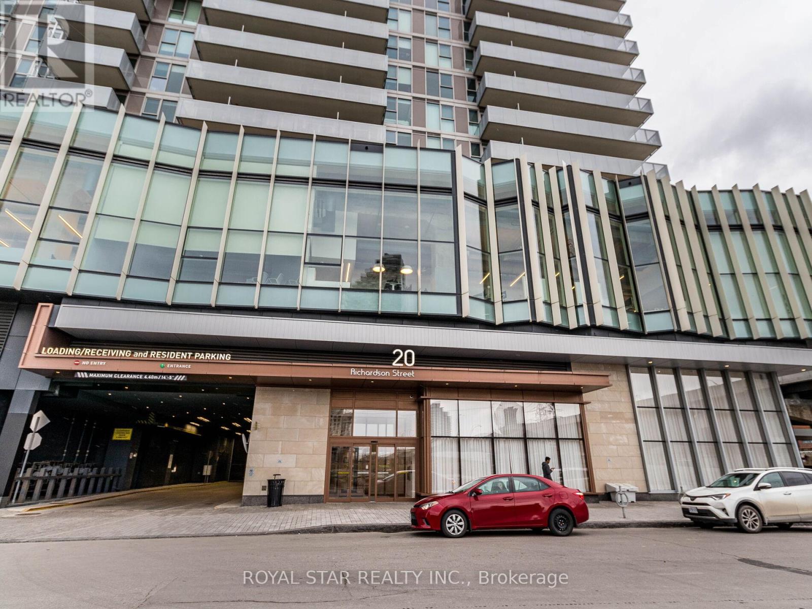 <div class="slider-price">$998,900</div><p>1305 - 20 Richardson Street, Toronto, Ontario</p>