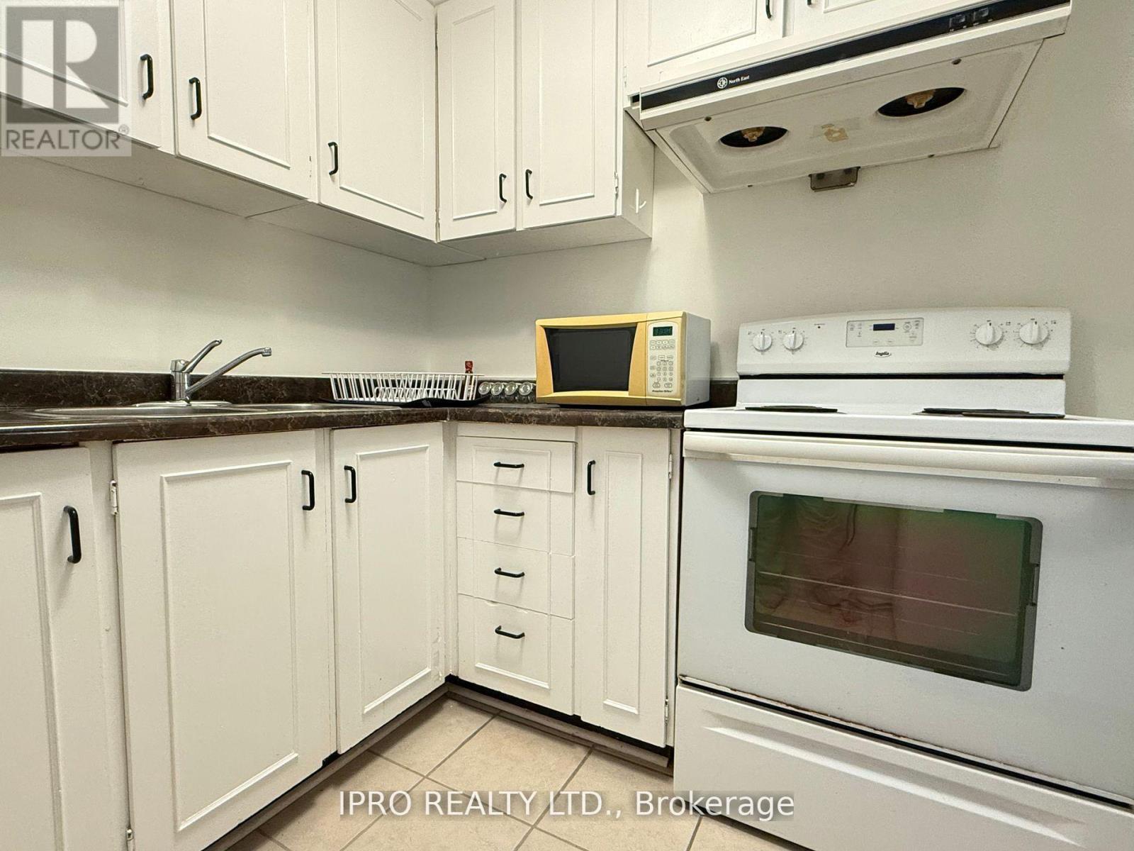 Room 2 - 33 Yatesbury Road, Toronto, Ontario  M2H 1G1 - Photo 9 - C12186720