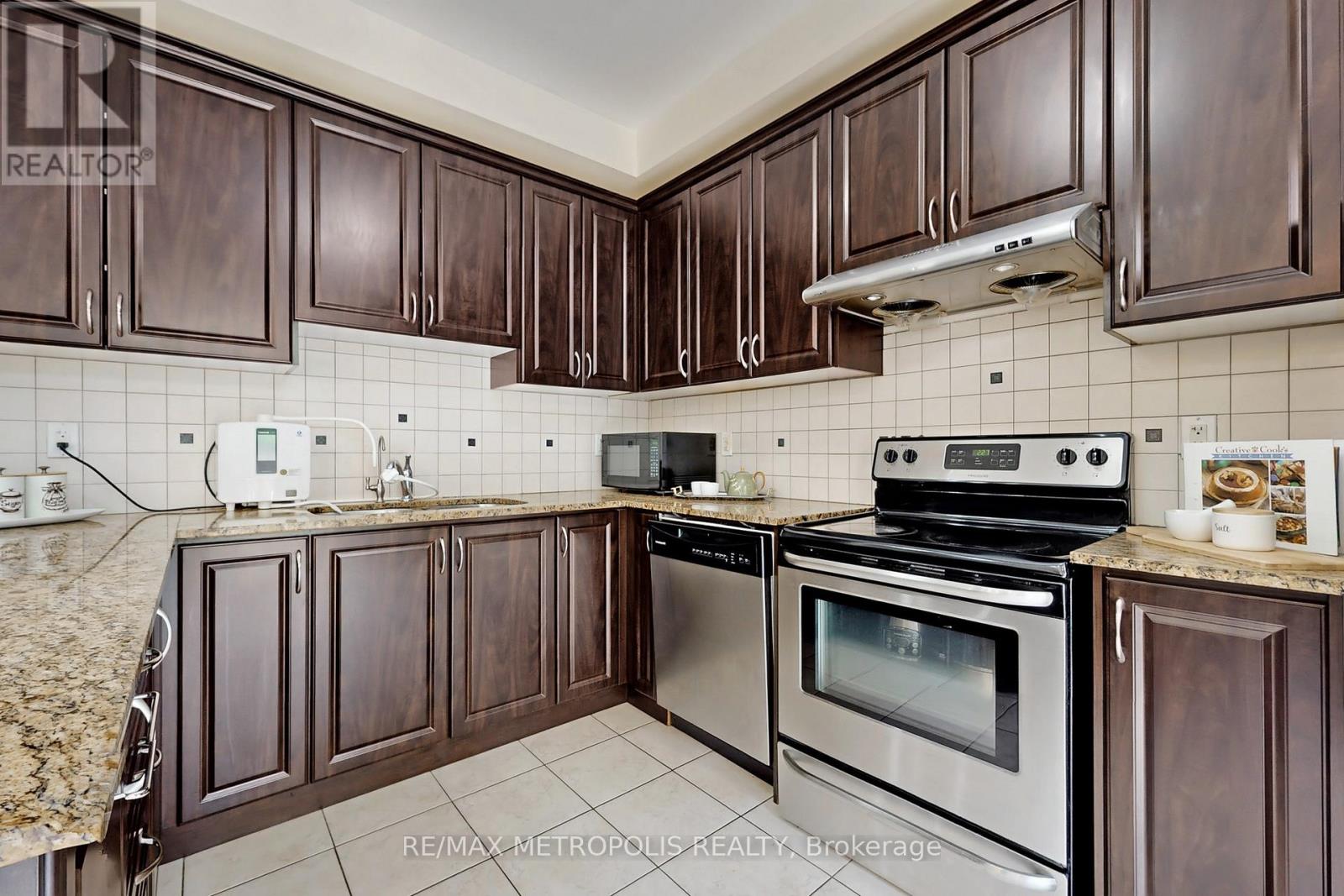 178 Angus Drive, Ajax, Ontario  L1S 5E1 - Photo 17 - E12186729