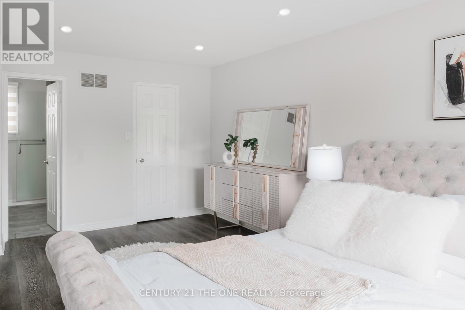 971 Leslie Valley Drive, Newmarket (Huron Heights-Leslie Valley), Ontario  L3Y 7E7 - Photo 21 - N12186727