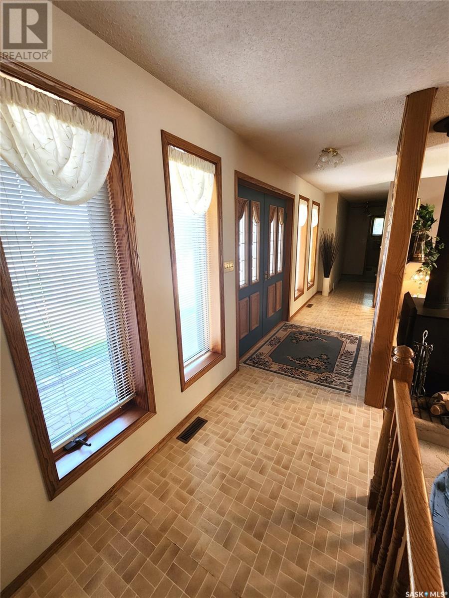 714 Railway Avenue, Bienfait, Saskatchewan  S0C 0M0 - Photo 4 - SK007793
