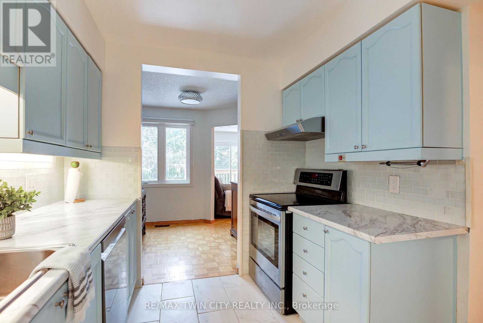 4 - 523 Beechwood Drive, Waterloo, Ontario  N2T 2G7 - Photo 11 - X12060069