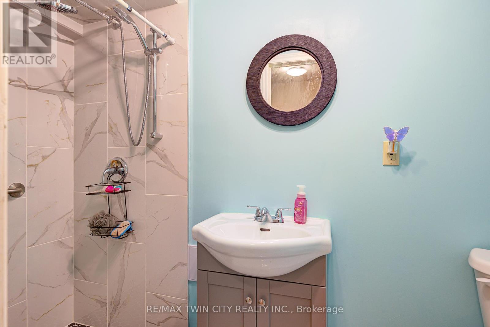 4 - 523 Beechwood Drive, Waterloo, Ontario  N2T 2G7 - Photo 25 - X12060069
