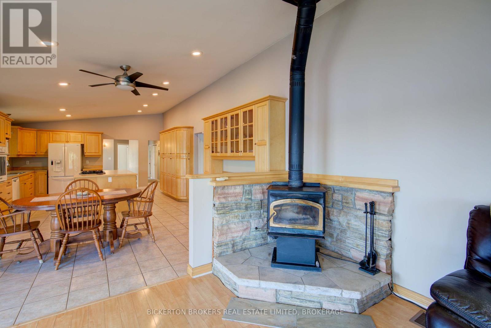 105 Taber Hill Lane W, Rideau Lakes, Ontario  K0G 1E0 - Photo 17 - X12182724