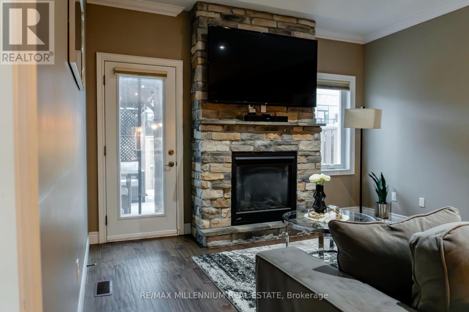 40 Banks Street, Brantford, Ontario  N3T 0H7 - Photo 4 - X12185952