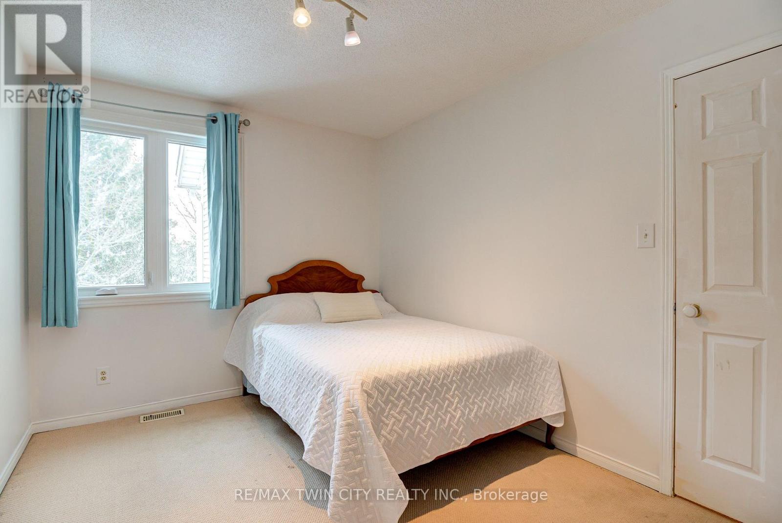 4 - 523 Beechwood Drive, Waterloo, Ontario  N2T 2G7 - Photo 20 - X12060069